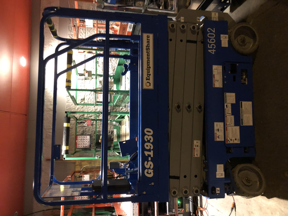 2019 Genie GS-1930 Fixed rails with chain Entry