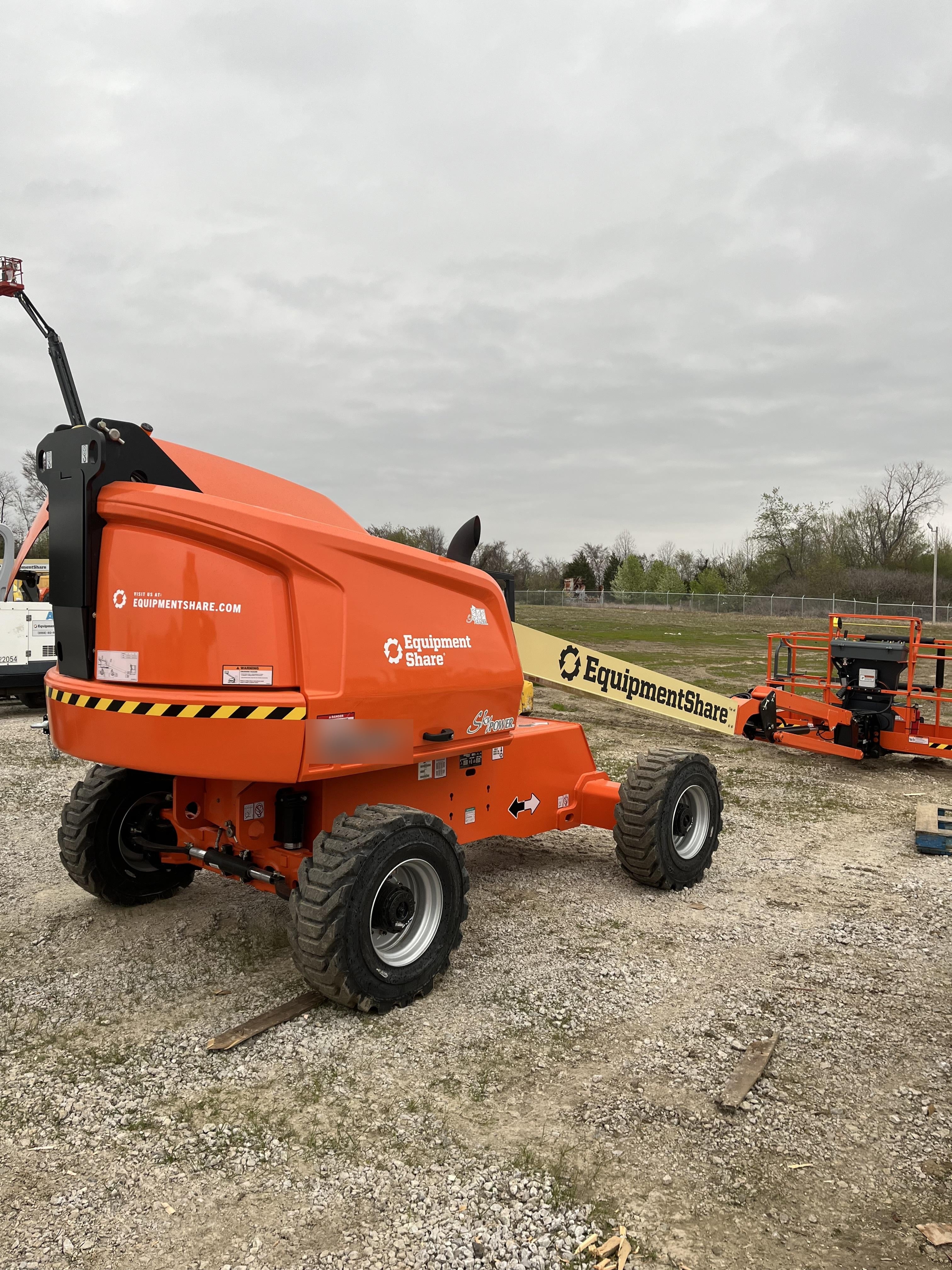 2023 JLG 460SJ