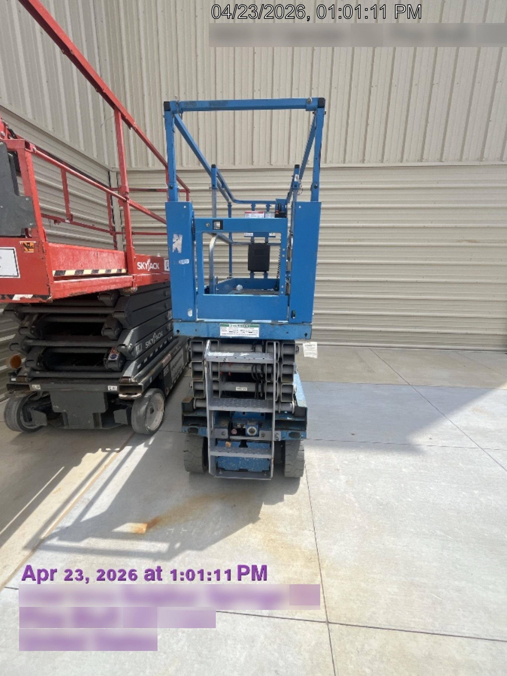 2019 Genie GS-2632 Folding rails with half height swing gate