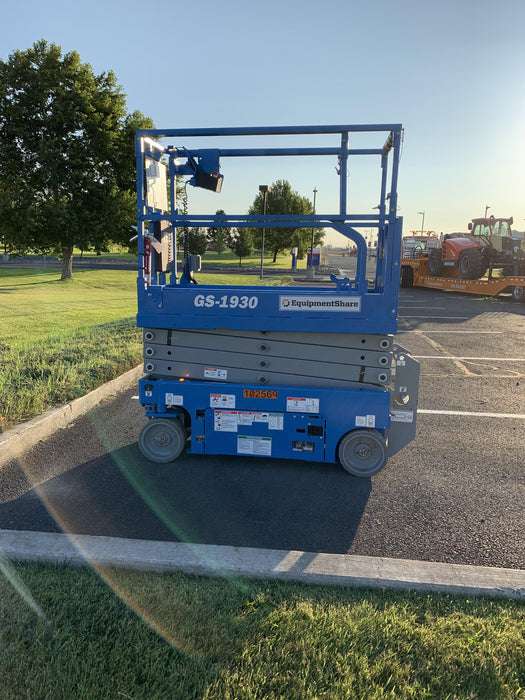2020 Genie GS-1930 Solid Non Marking Tires, Beacon, Folding rails with half height swing gate, 800W Inverter