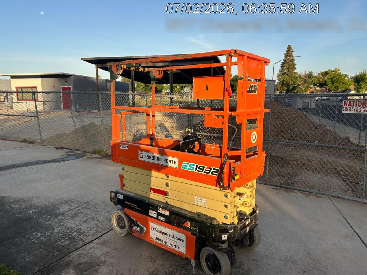 2022 JLG ES1932
