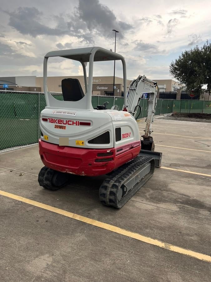 2022 TAKEUCHI TB235-2R
