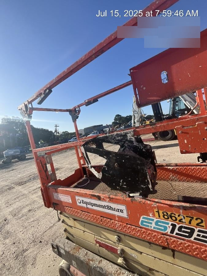 2021 JLG ES1932