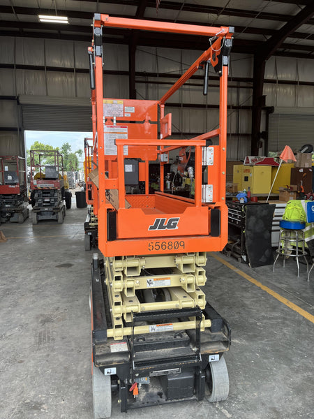 2025 JLG ES1932