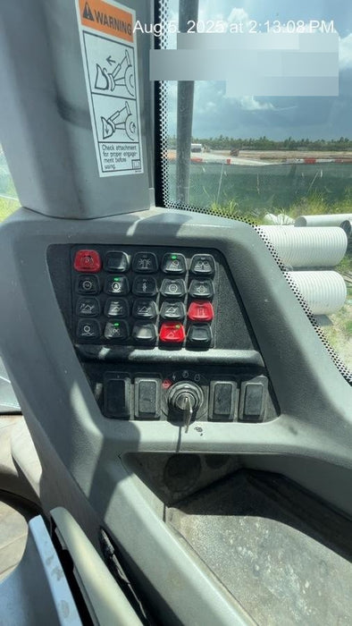 2018 Case 821G CLOSED CAB, JRB 418 STYLE HYD COUPLER