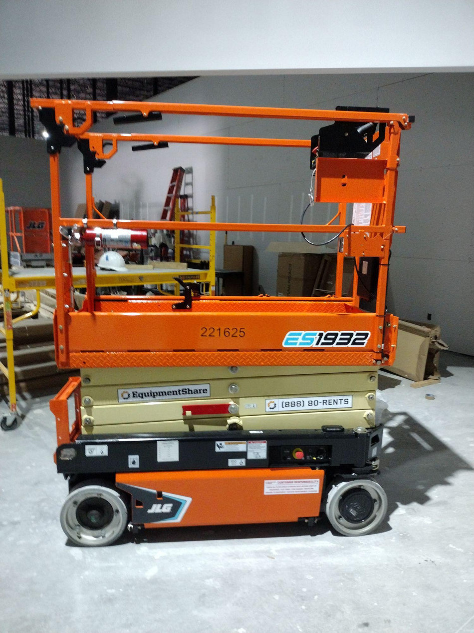 2022 JLG ES1932