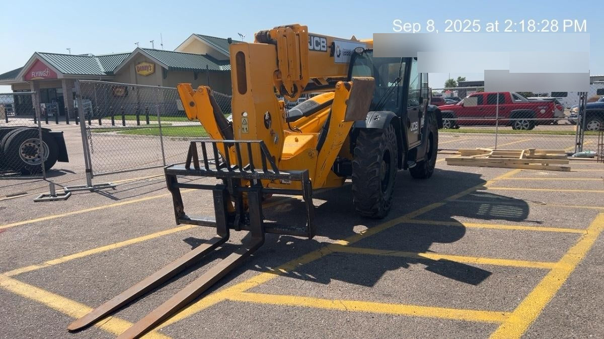 2019 JCB 512-56 Cab/Heat/Air, 109 HP, Solid Tires, STD Worklight, Beacon, Aux Hydraulics, Lifting Eye, Back up Alarm w/66" Carriage/60" Forks