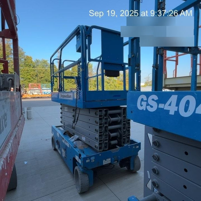 2019 Genie GS-4047 Folding rails with half height swing gate