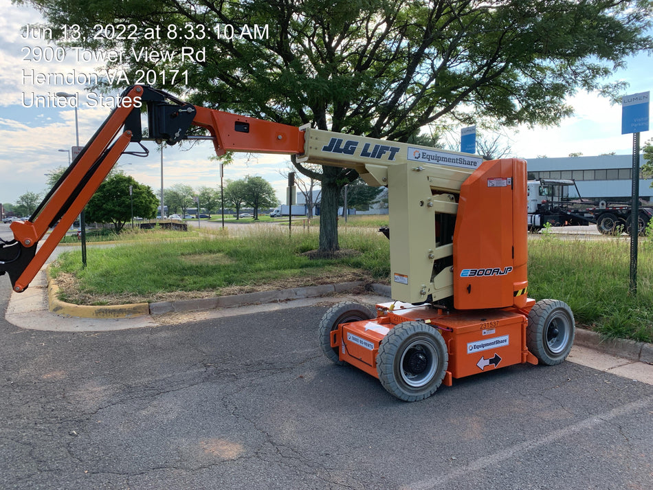 2022 JLG E300AJP