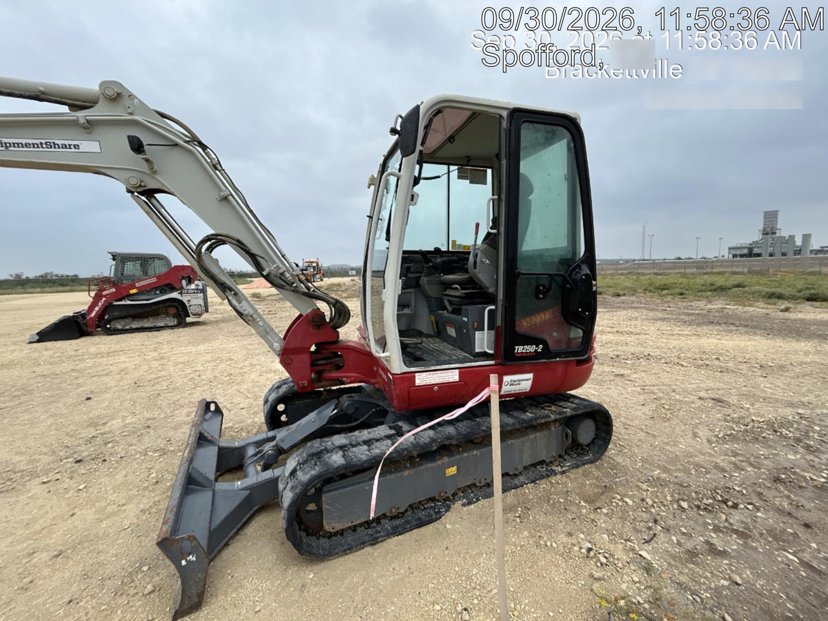 2023 TAKEUCHI TB250-2CR