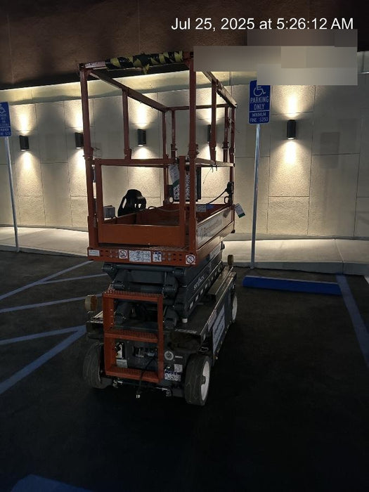 2020 Skyjack SJIII-3219 Solid NM Tires, Half height spring hinged entry gate, Dual Beacons, 800W Inverter