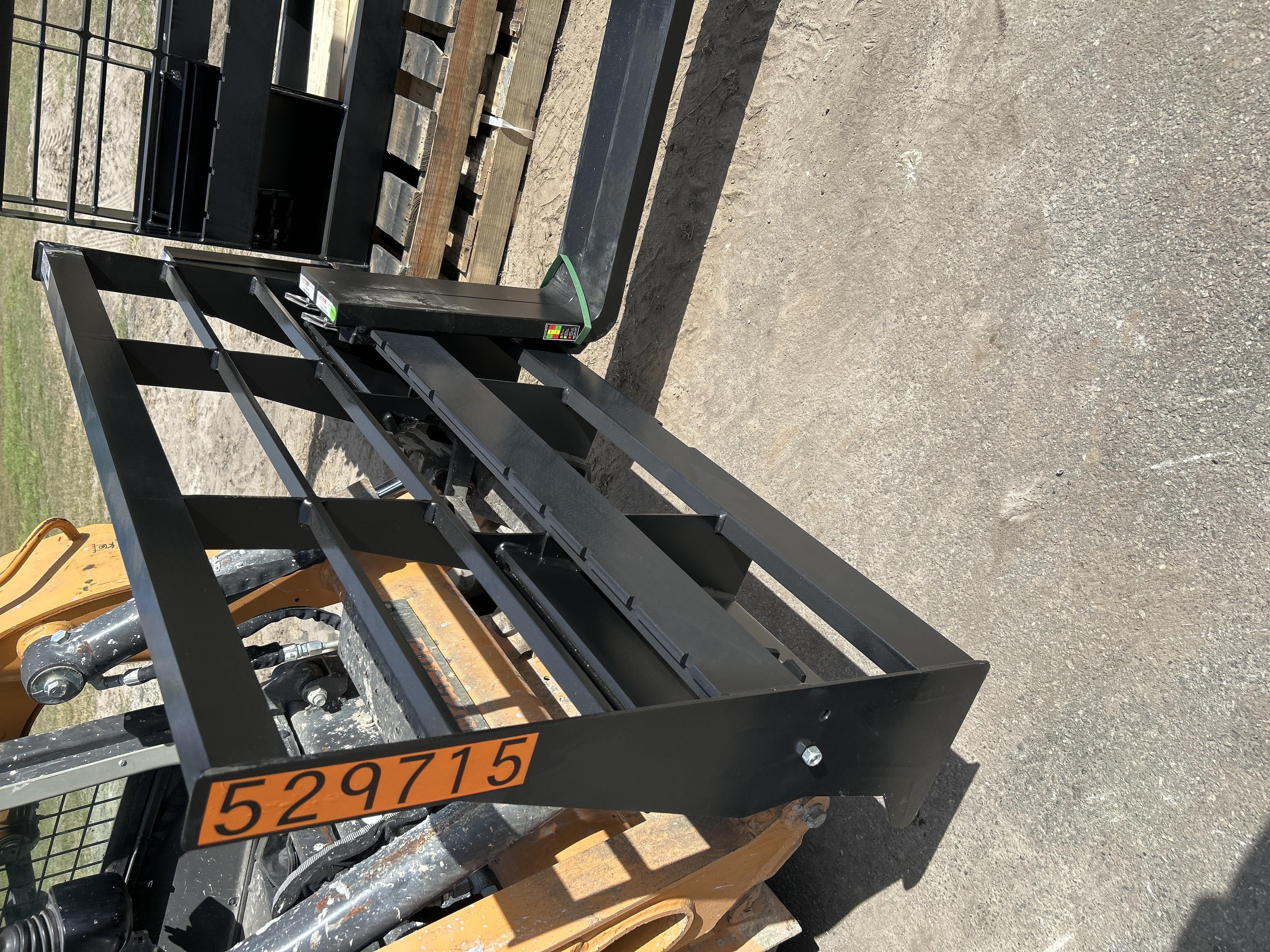 2025 ARROW MATERIAL HANDLING 60" Pallet Forks - Arrow