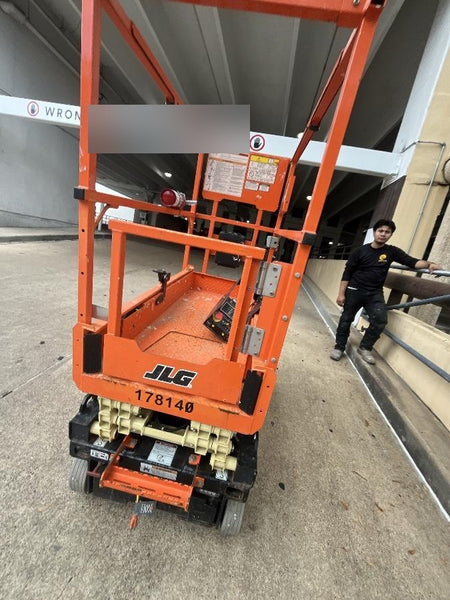 2021 JLG ES1330L