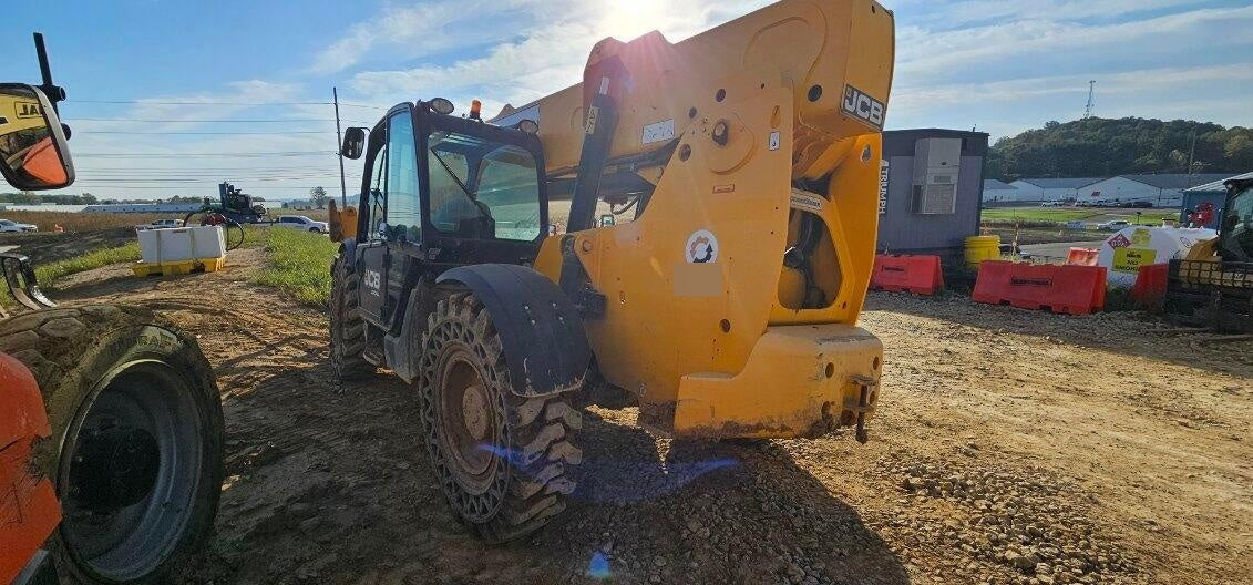2020 JCB 510-56