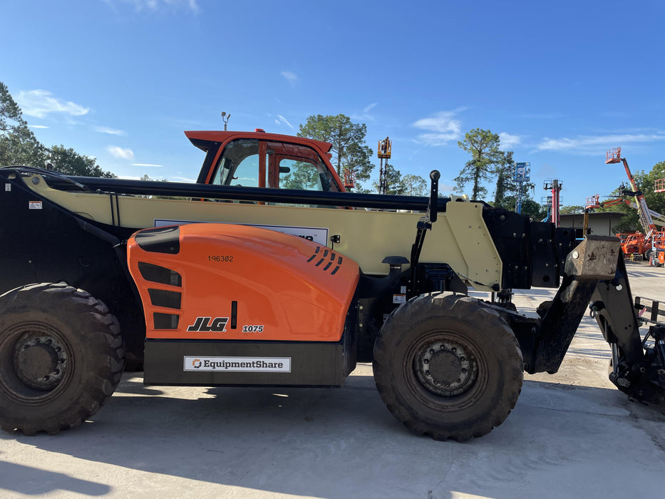 2021 JLG 1075