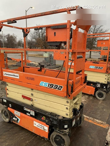 2021 JLG ES1932