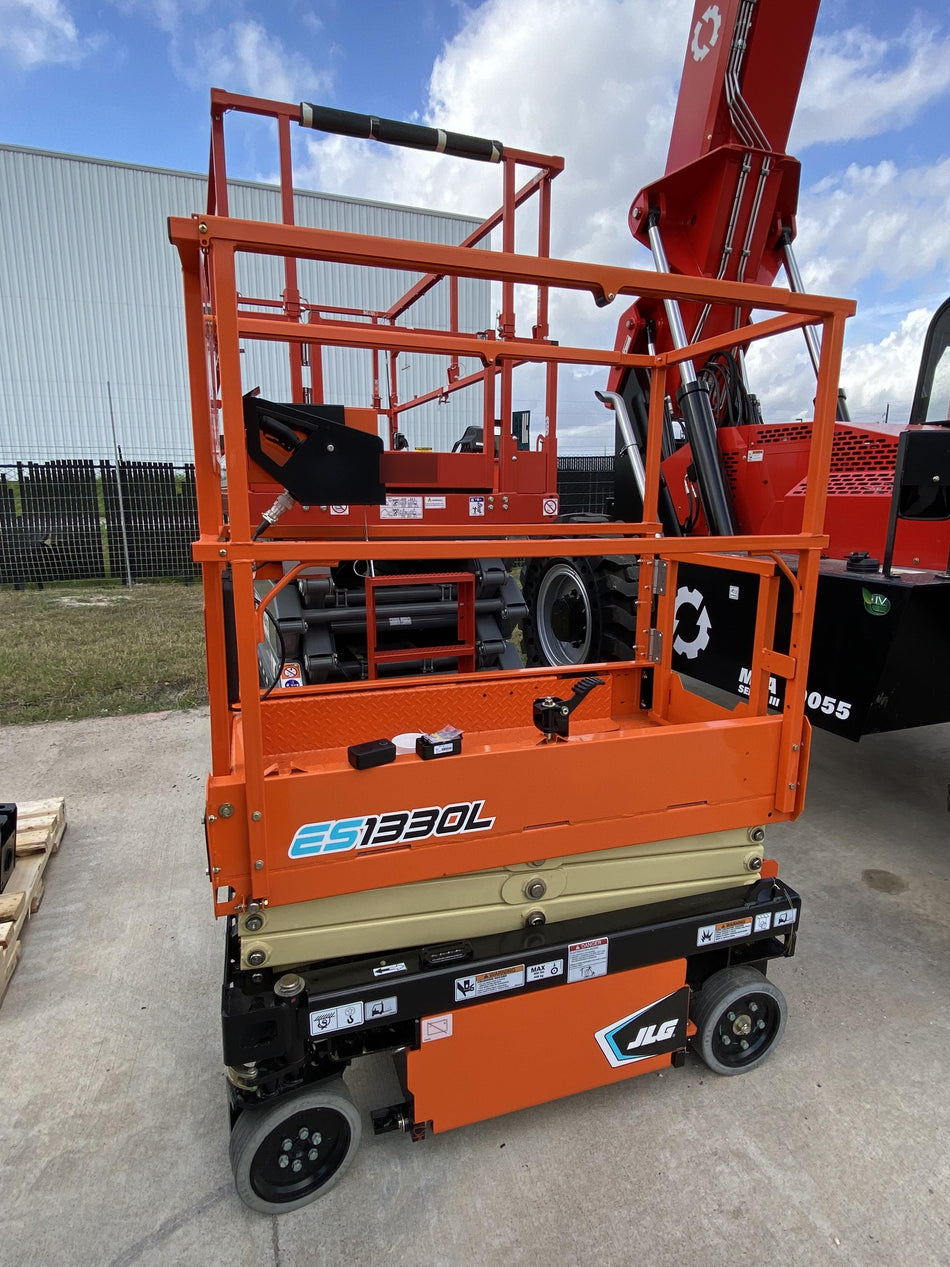 2021 JLG ES1330L