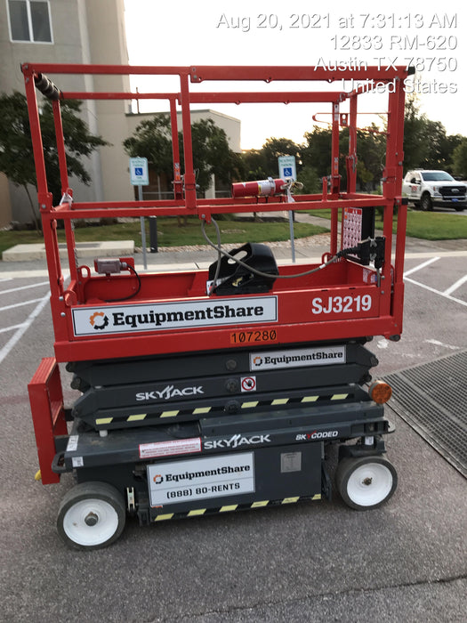 2020 Skyjack SJIII-3219 Solid NM Tires, Half height spring hinged entry gate, Dual Beacons, 800W Inverter