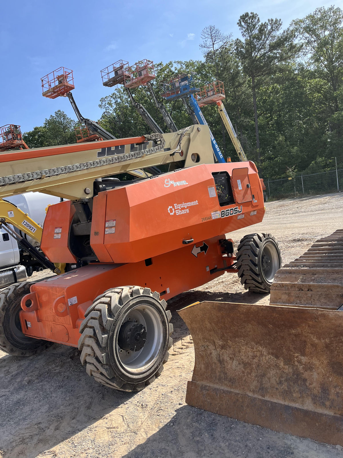 2022 JLG 860SJ