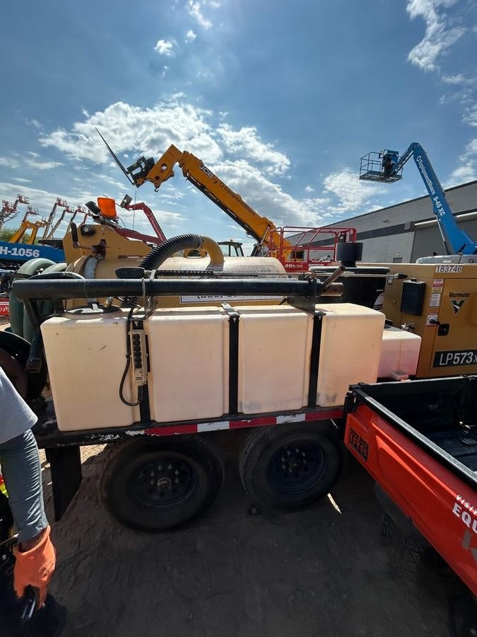 2021 Vac-Tron LP573XDT T4 Koehler Diesel Engine, 500 Gallon Debris Tank, x2 100 Gallon Water Tanks