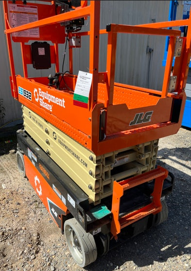 2023 JLG ES1932