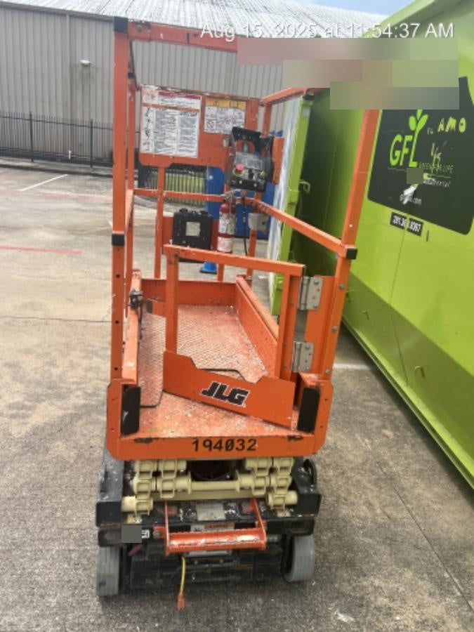 2021 JLG ES1330L