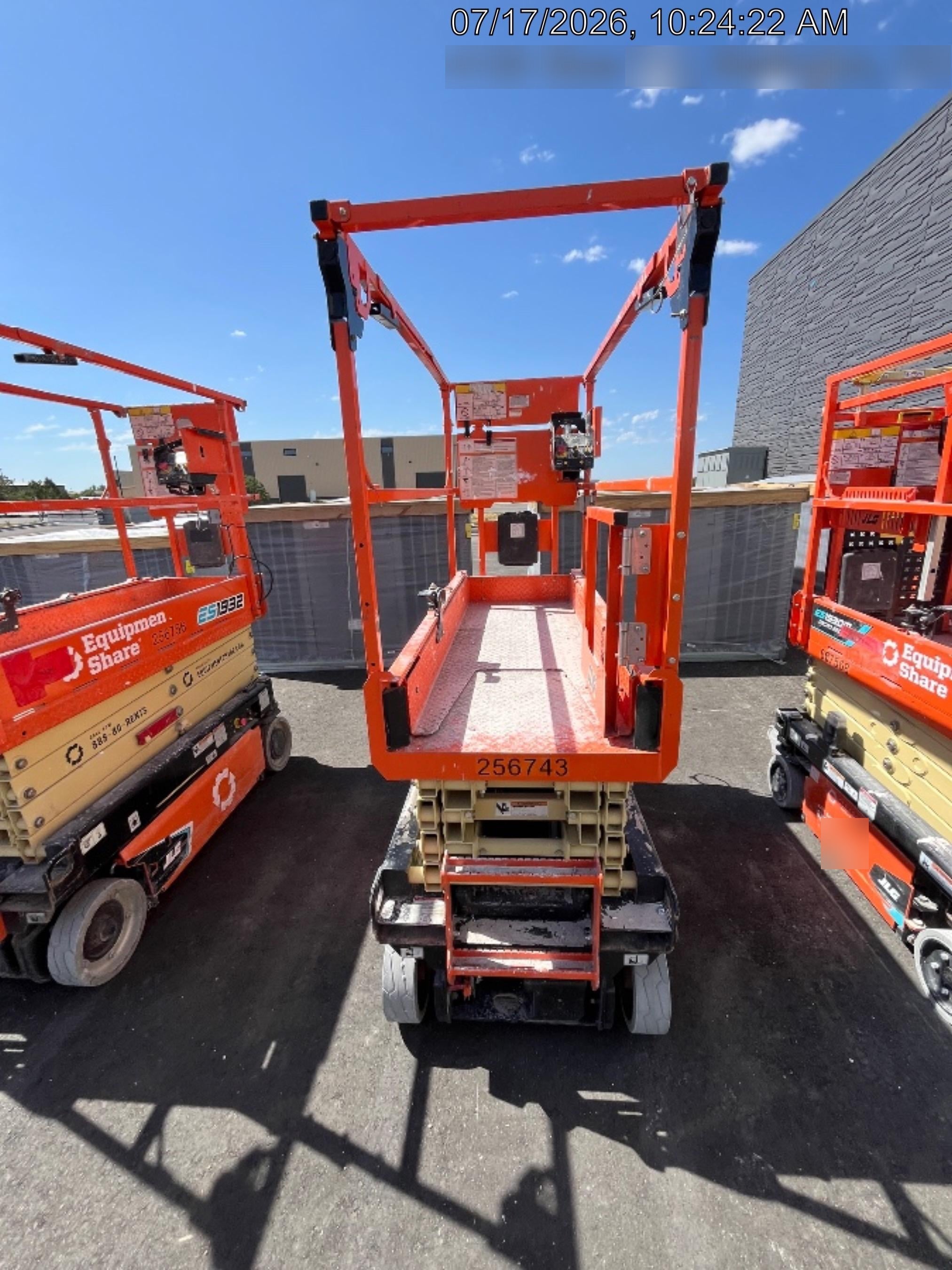 2022 JLG ES1932