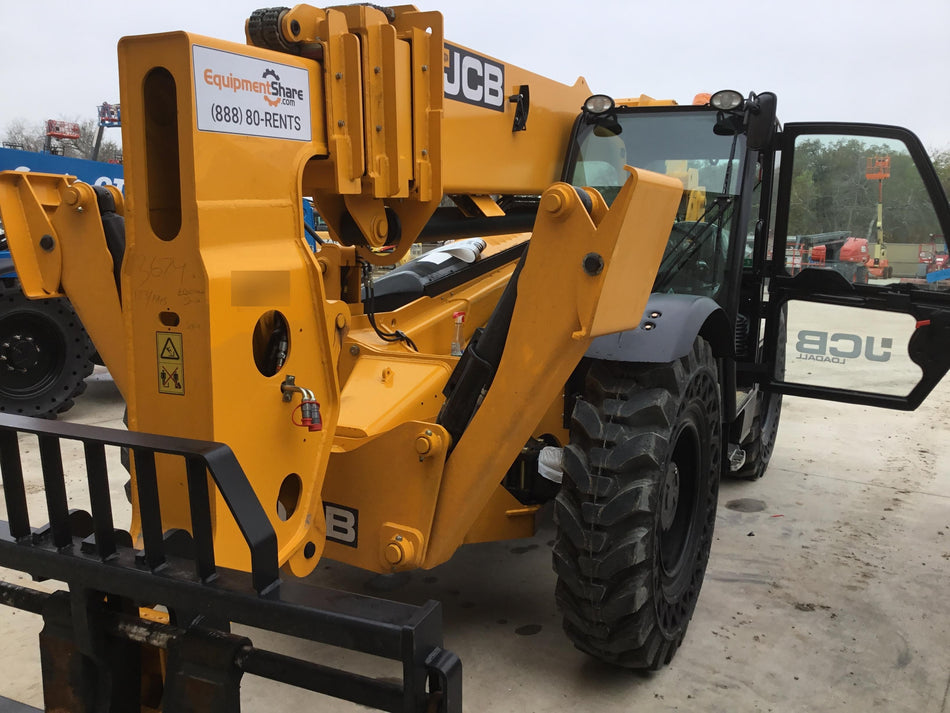2018 JCB 510-56 JCB 510-56 Telehandler 74 HP w/CAB/HVAC, Beacon, Worklights, Aux Hydraulics, Solid Tires, 60" Carriage/Forks