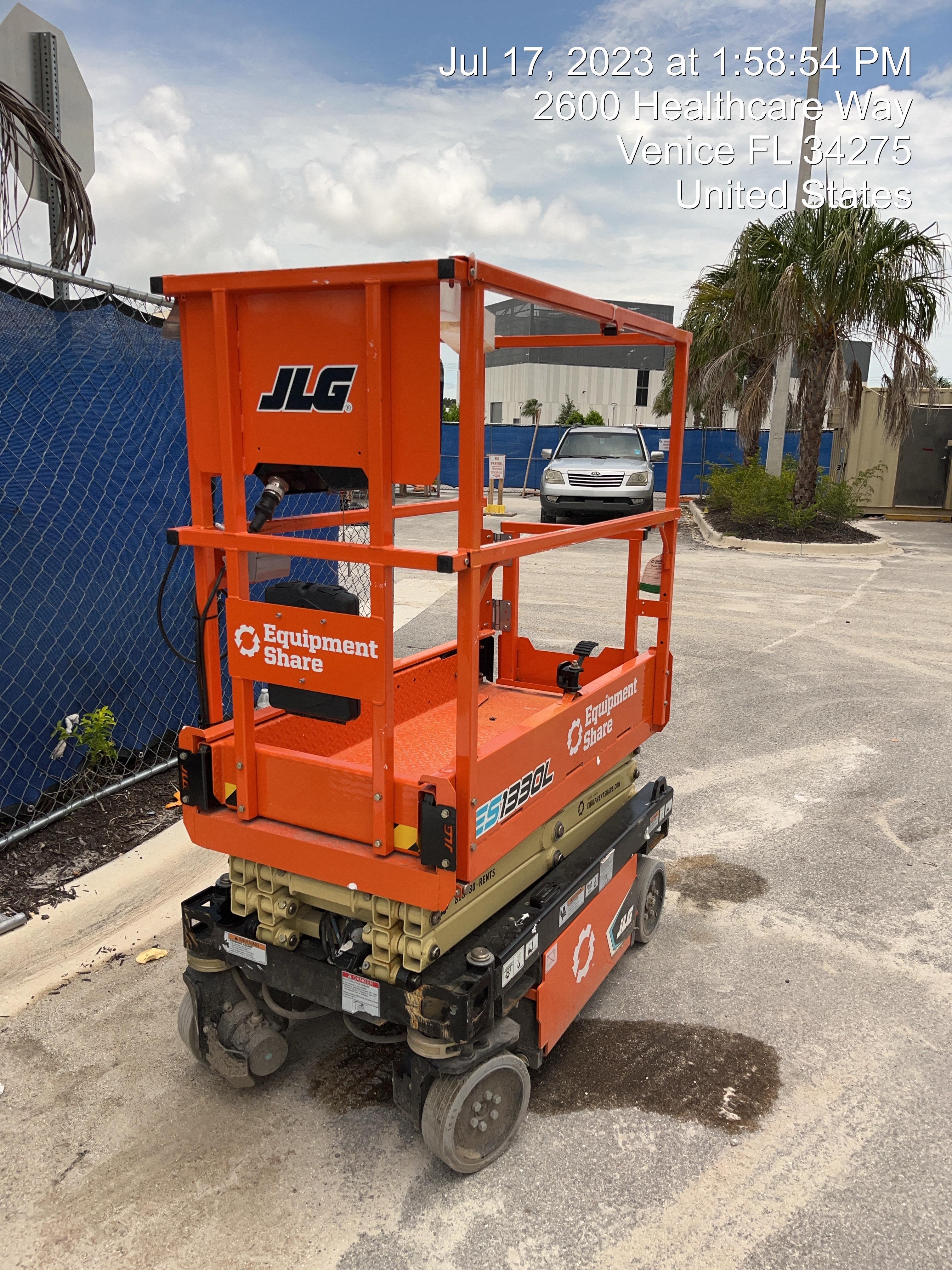 2022 JLG ES1330L