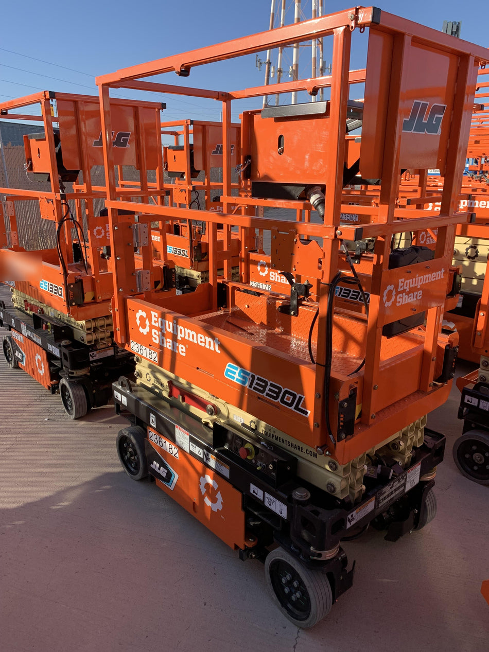 2022 JLG ES1330L
