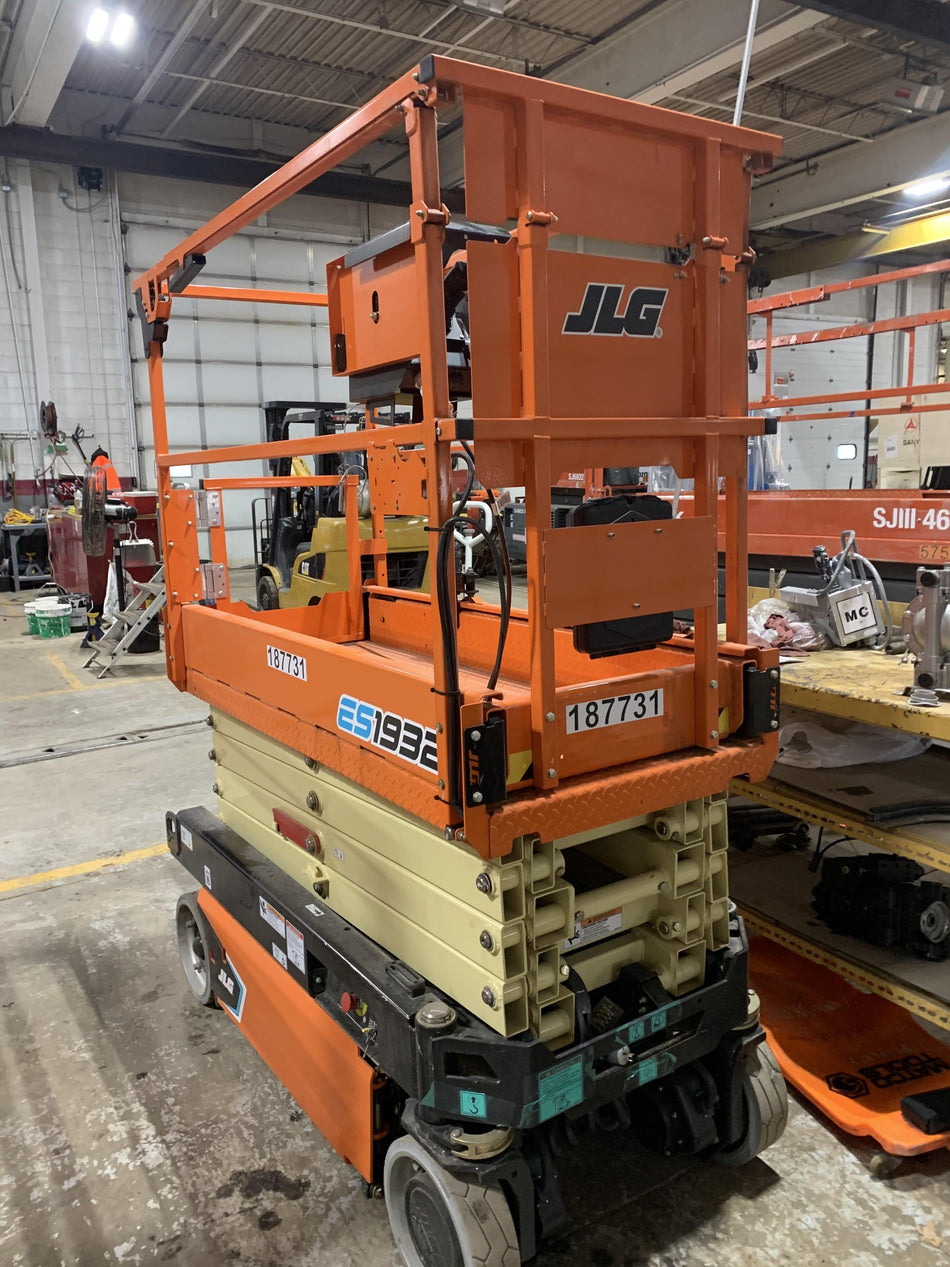 2021 JLG ES1932