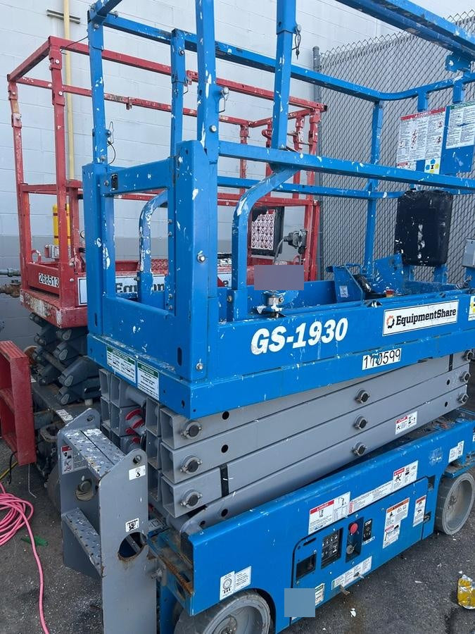 2020 Genie GS-1930 Solid Non Marking Tires, Beacon, Folding rails with half height swing gate, 800W Inverter