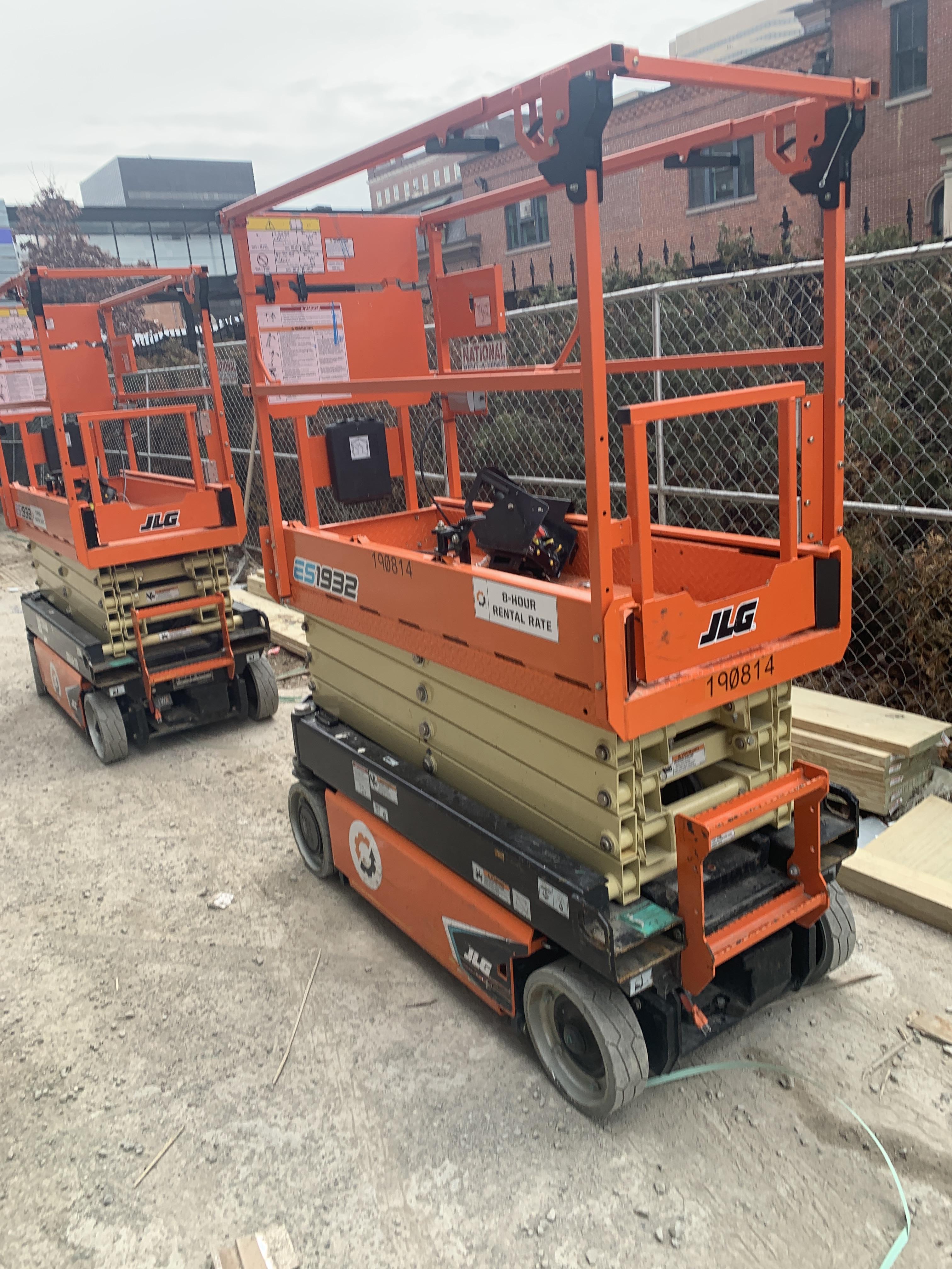 2021 JLG ES1932
