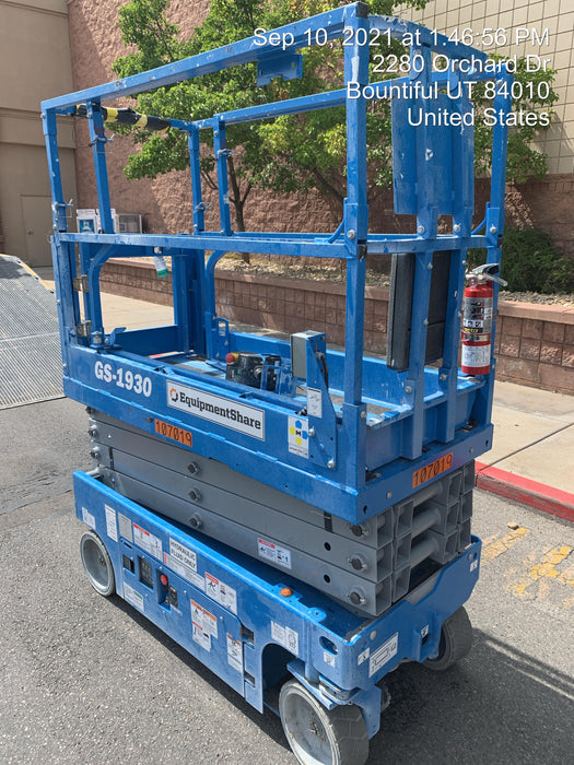 2020 Genie GS-1930 Solid Non Marking Tires, Beacon, Folding rails with half height swing gate, 800W Inverter
