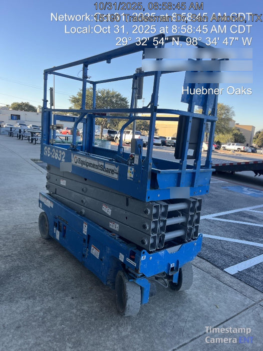 2019 Genie GS-2632 Folding rails with half height swing gate
