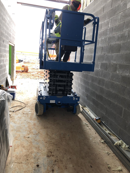 2019 Genie GS-4047 Folding rails with half height swing gate