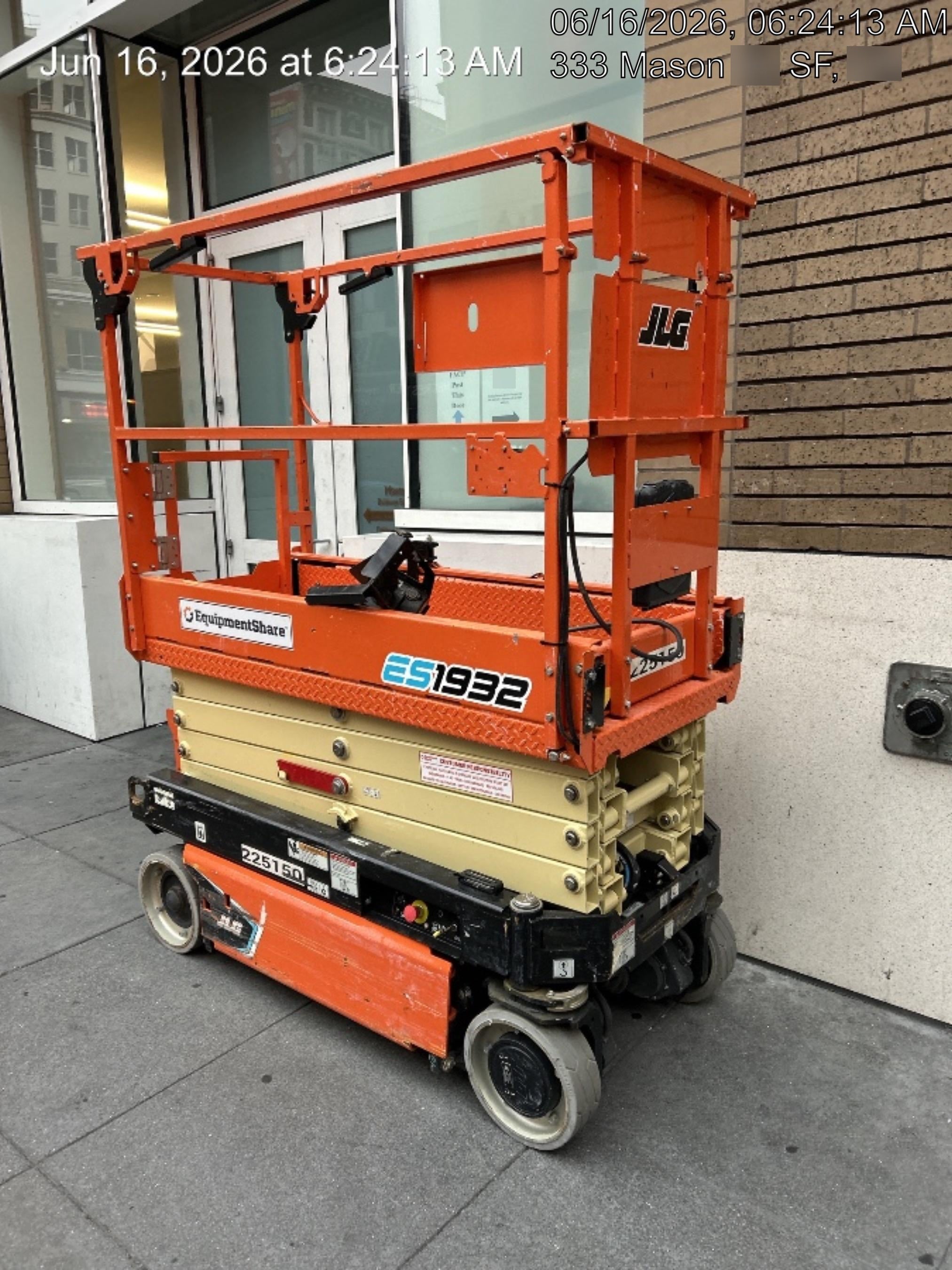 2022 JLG ES1932