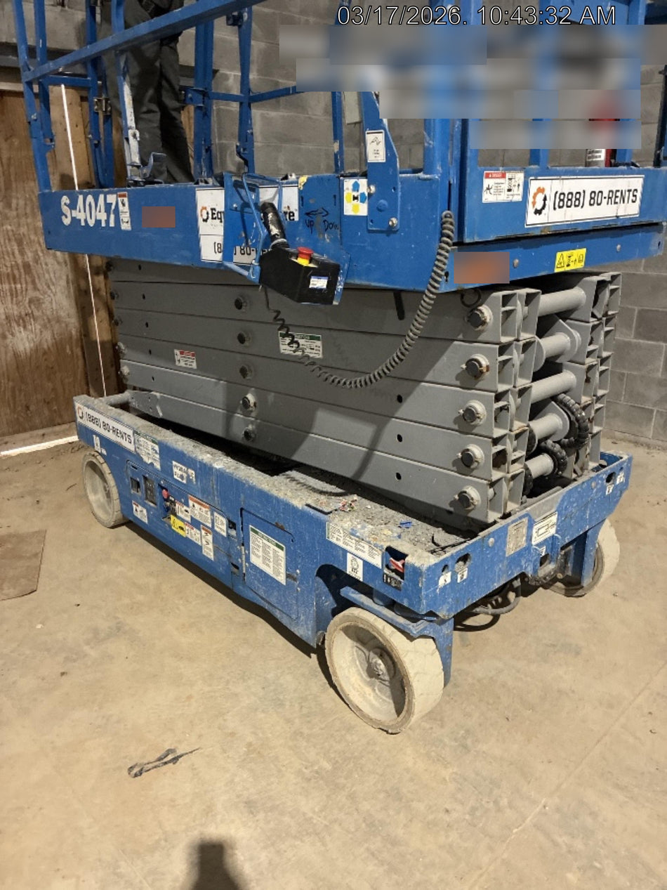 2019 Genie GS-4047 Folding rails with half height swing gate