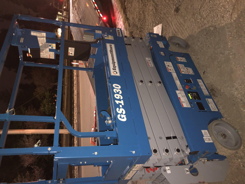 2020 Genie GS-1930 Solid Non Marking Tires, Beacon, Folding rails with half height swing gate, 800W Inverter