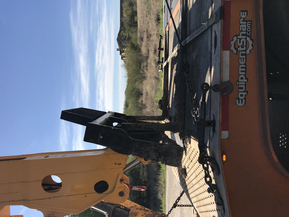 2019 JCB 512-56 Canopy, 109 HP, Solid Tires, STD Worklight, Beacon, Aux Hydraulics, Lifting Eye, Back up Alarm w/66" Carriage/60" Forks