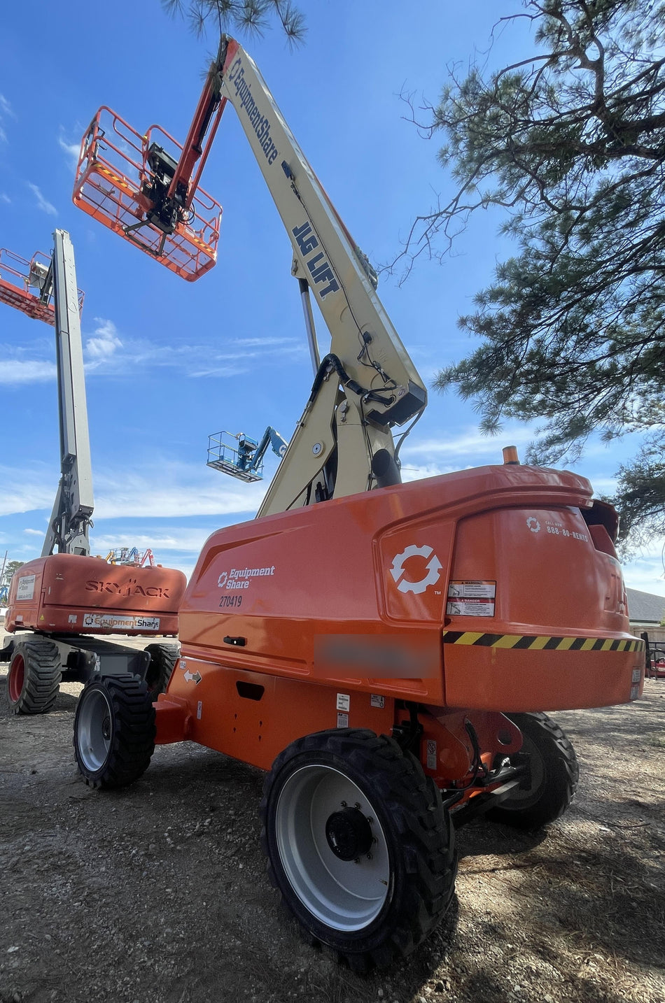 2022 JLG 660SJ