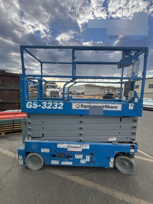 2019 Genie GS-3232 Folding rails with half height swing gate, 800 Amp Inverter