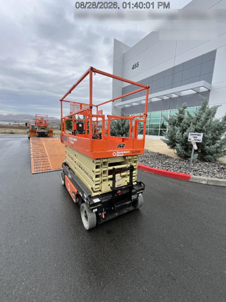 2025 JLG ES3246