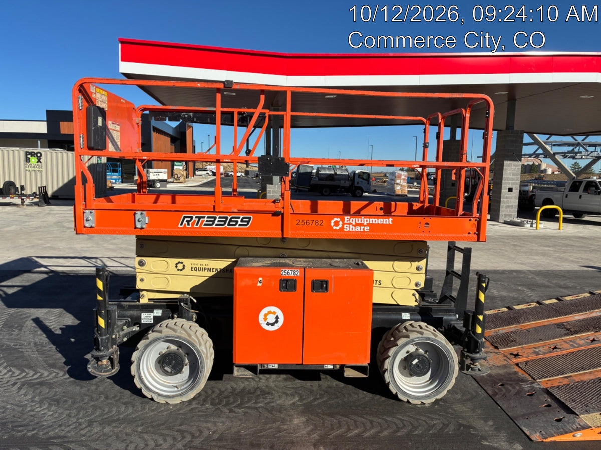 2022 JLG RT3369