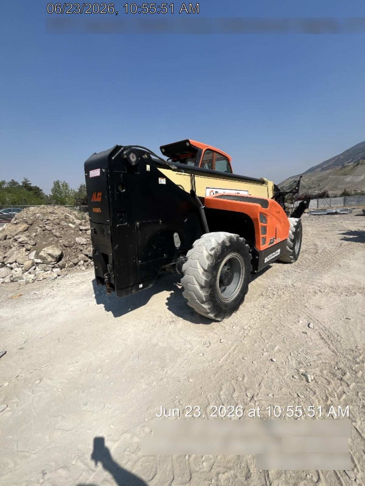 2021 JLG 1075