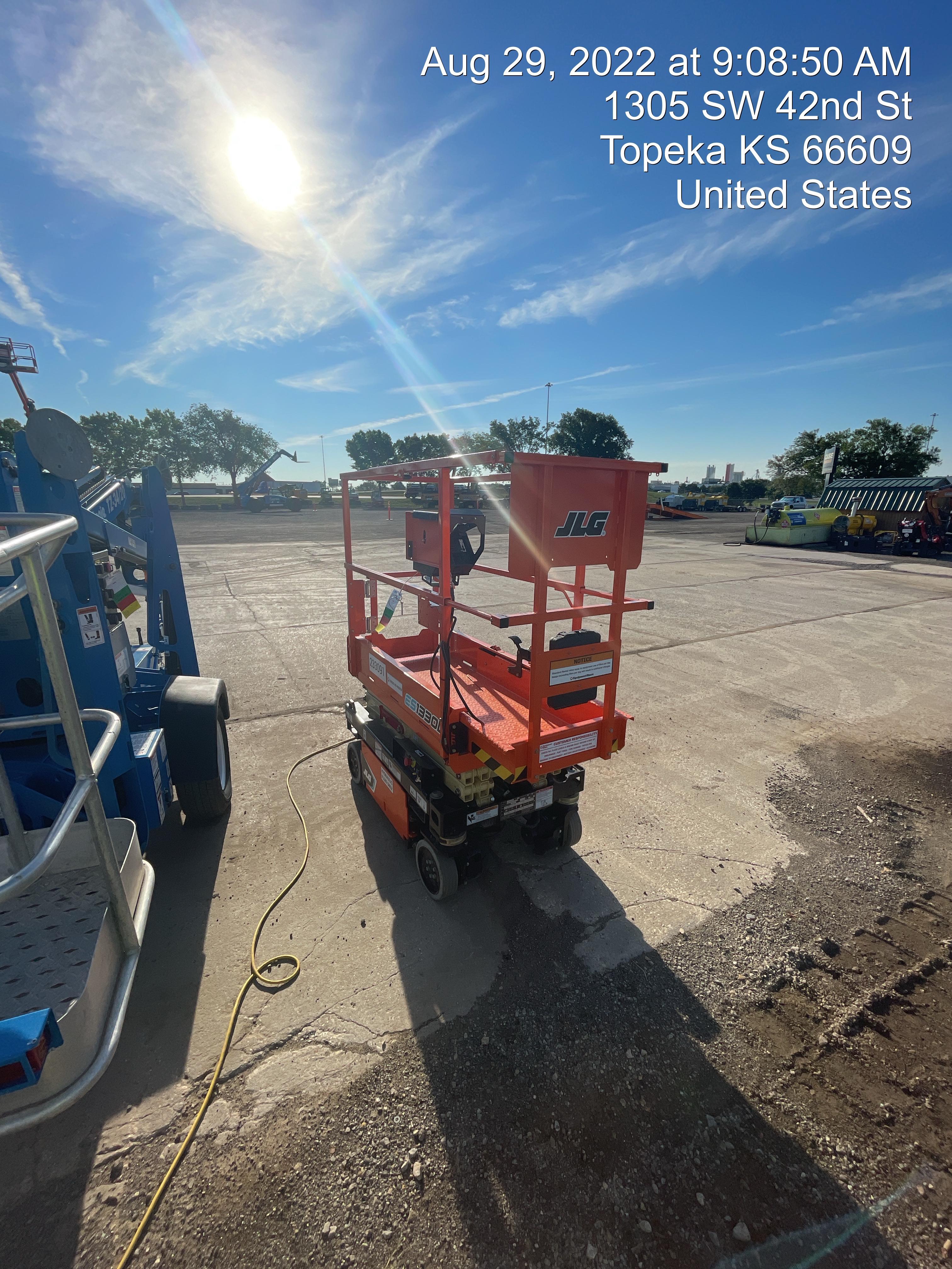 2022 JLG ES1330L