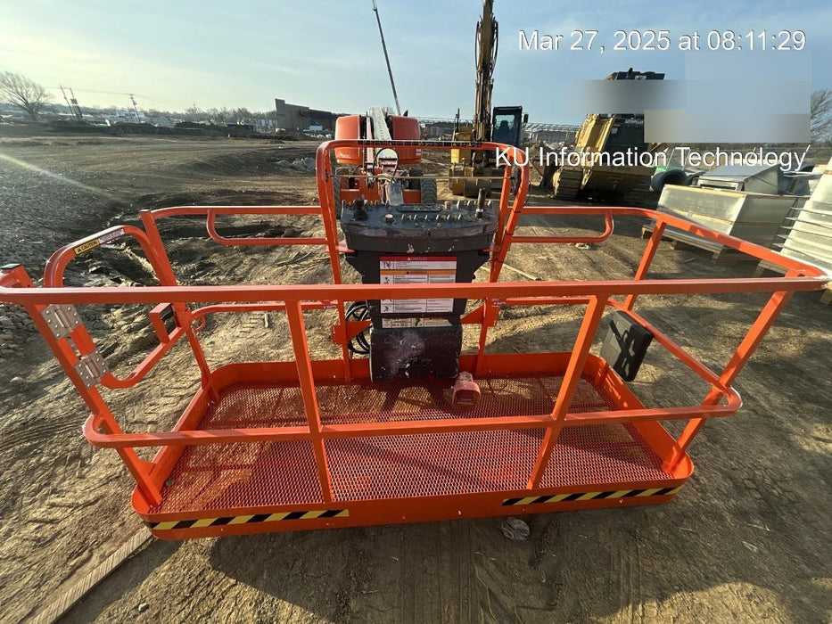 2019 JLG 660SJ