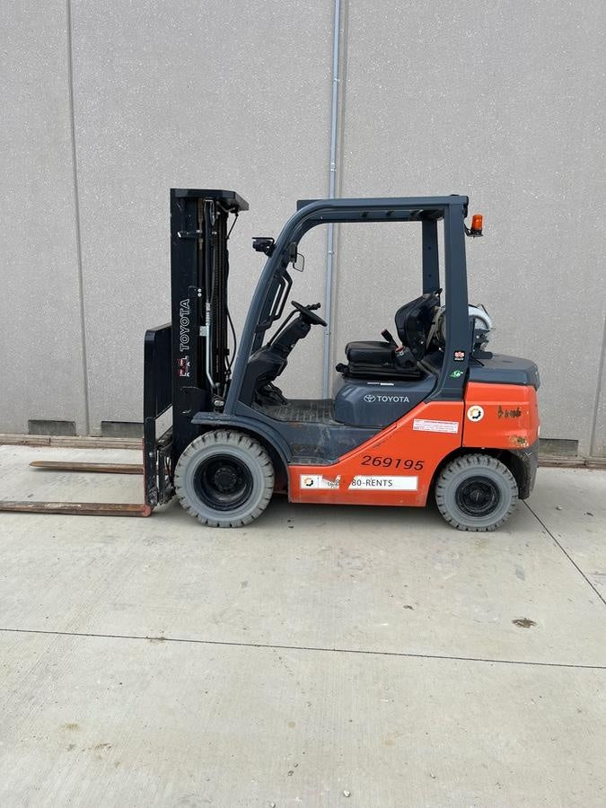 2022 TOYOTA 50-8FGU25