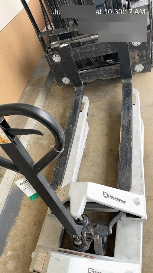 2025 STRONGWAY 4400 lb Pallet Jack