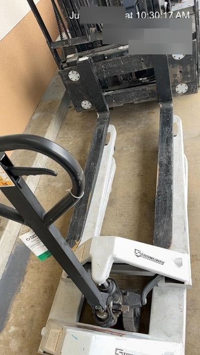 2025 STRONGWAY 4400 lb Pallet Jack